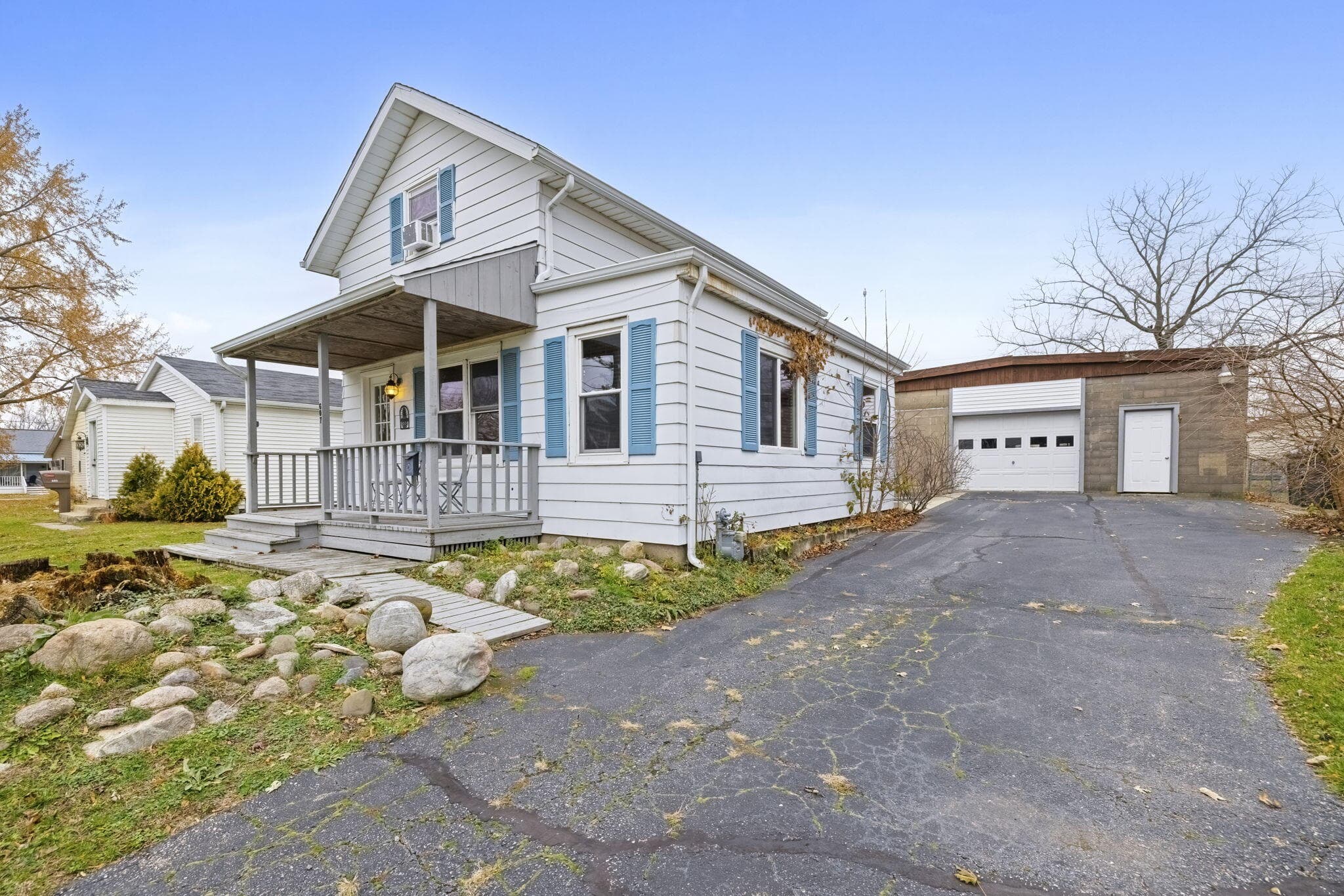 607 Sherwood Avenue, Three Oaks, MI 49128