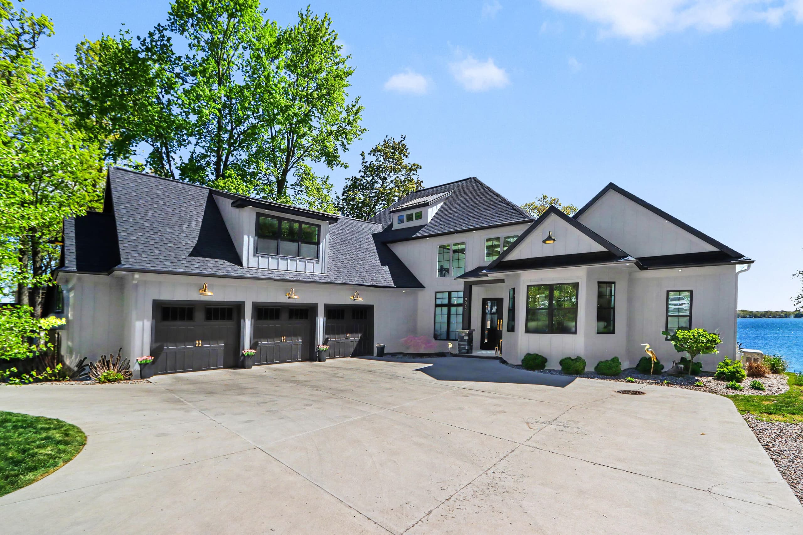 4630 E Gull Lake Drive, Hickory Corners, MI 49060