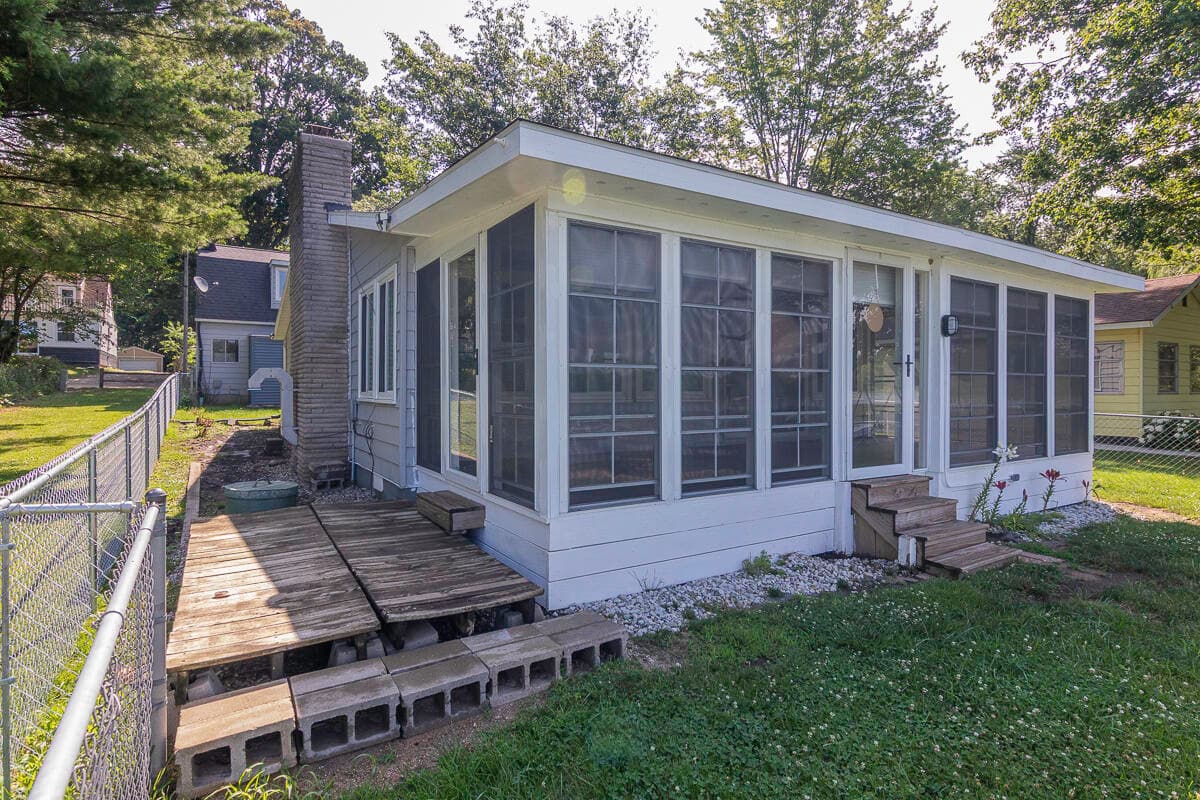 124 Peterson Drive, Gobles, MI 49055