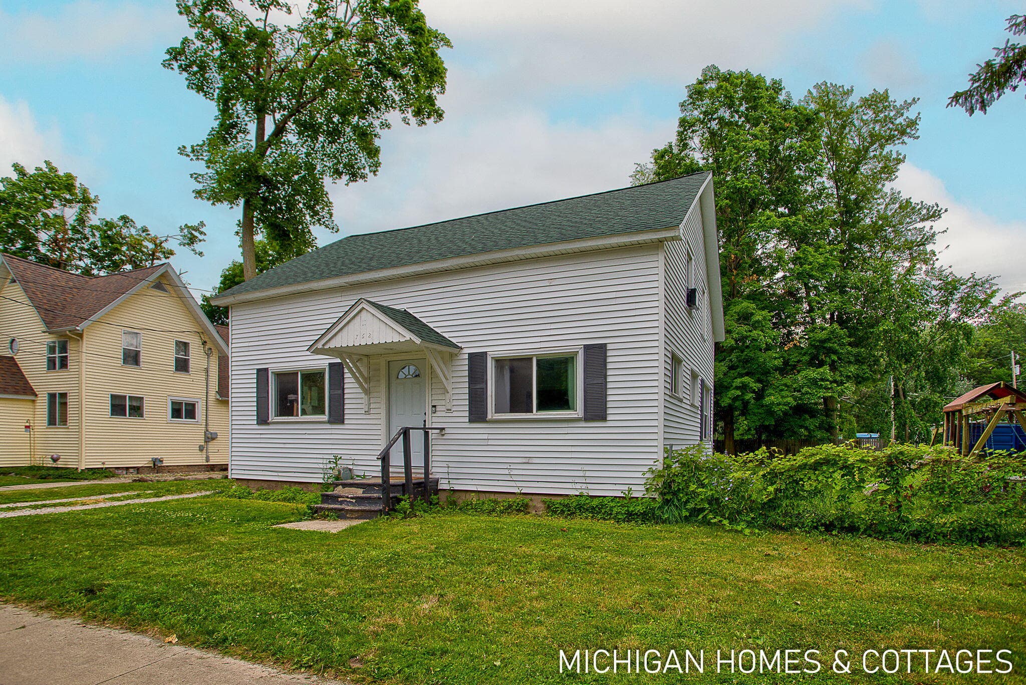 752 Jordan Lake Avenue, Lake Odessa, MI 48849