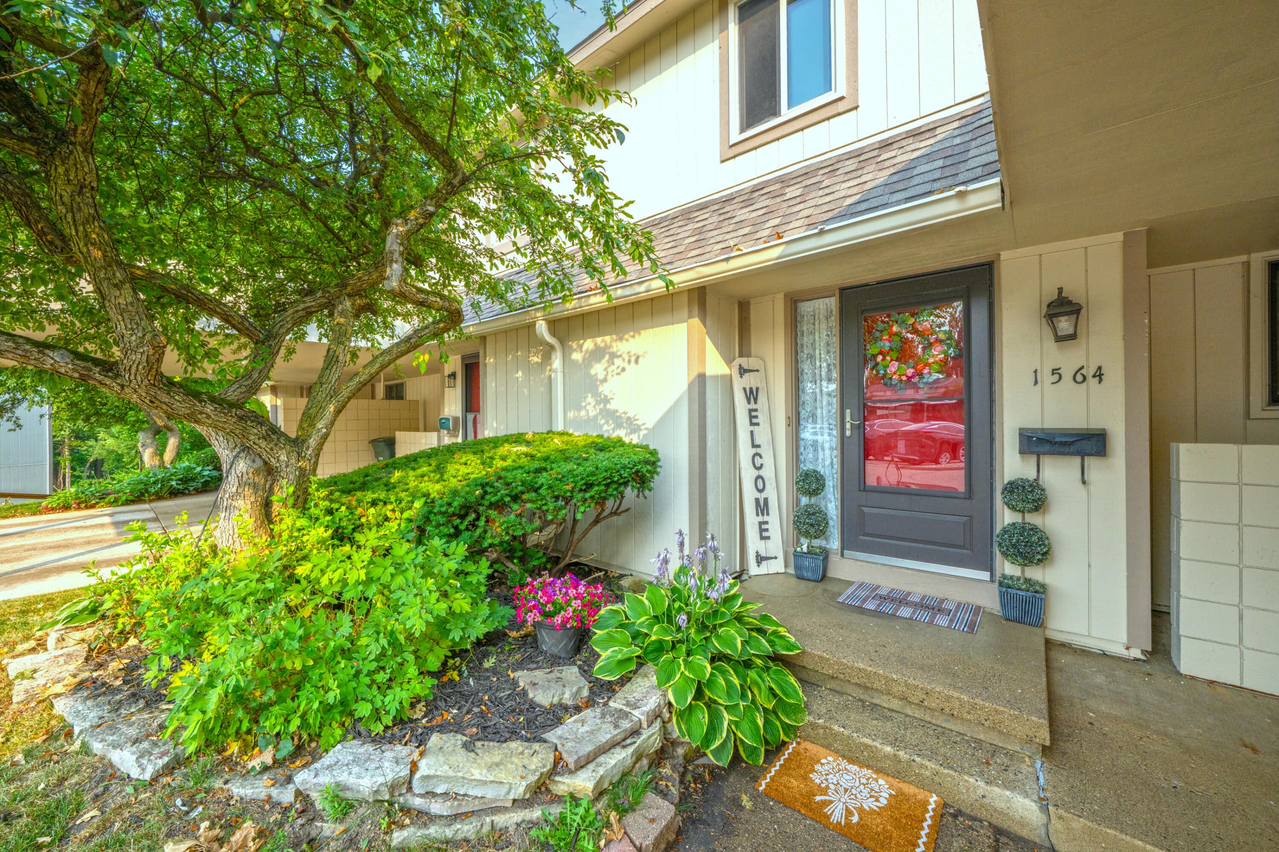 1564 Charter Oak Drive, Rochester Hills, MI 48309