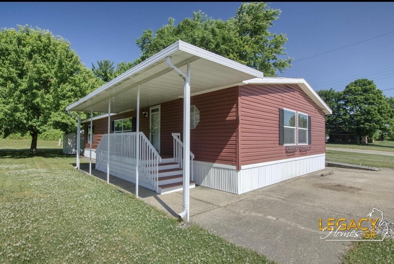 1163 Maple Leaf Lane NW, Walker, MI 49534