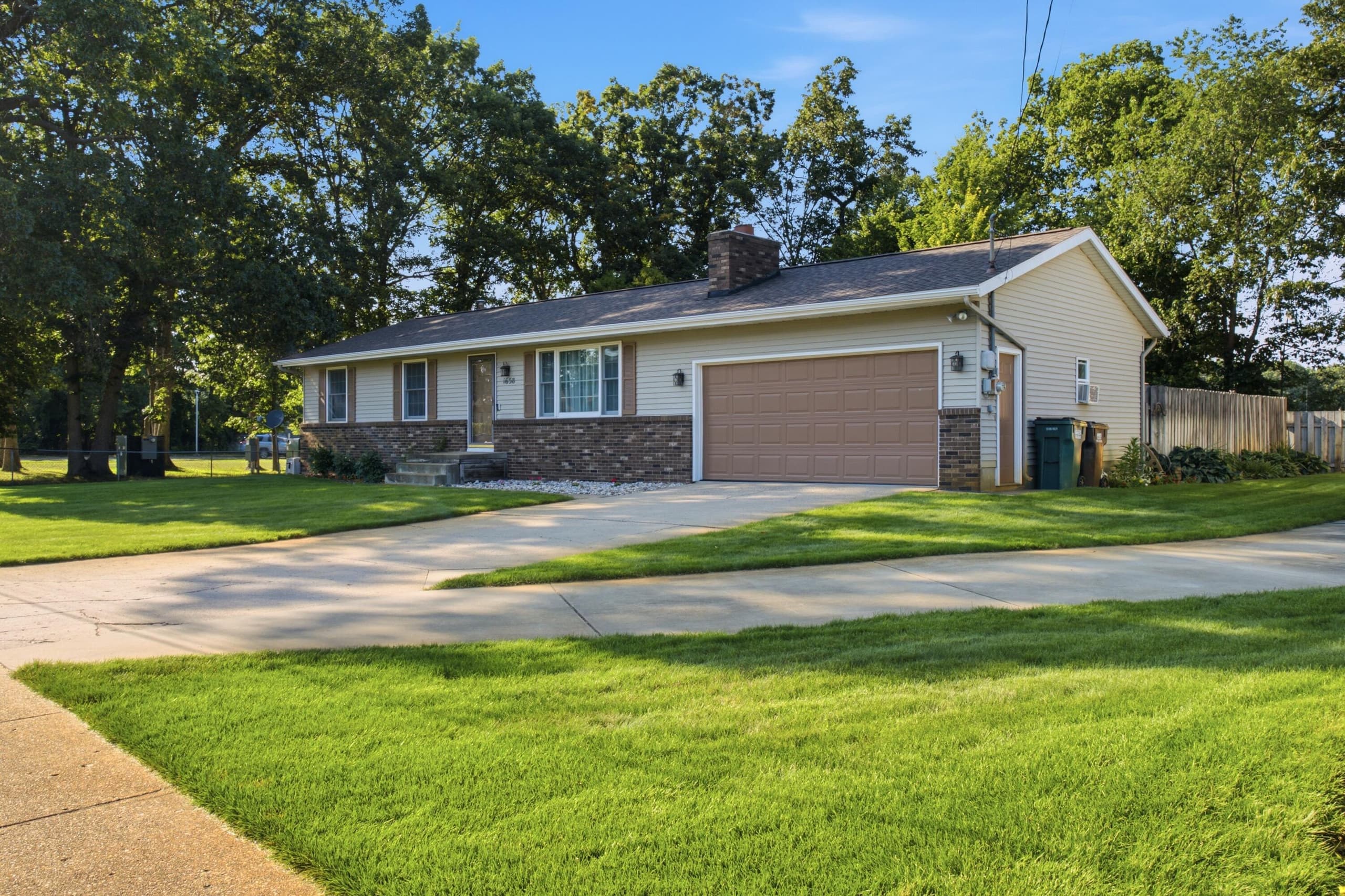 1658 Woodside Road, Norton Shores, MI 49441