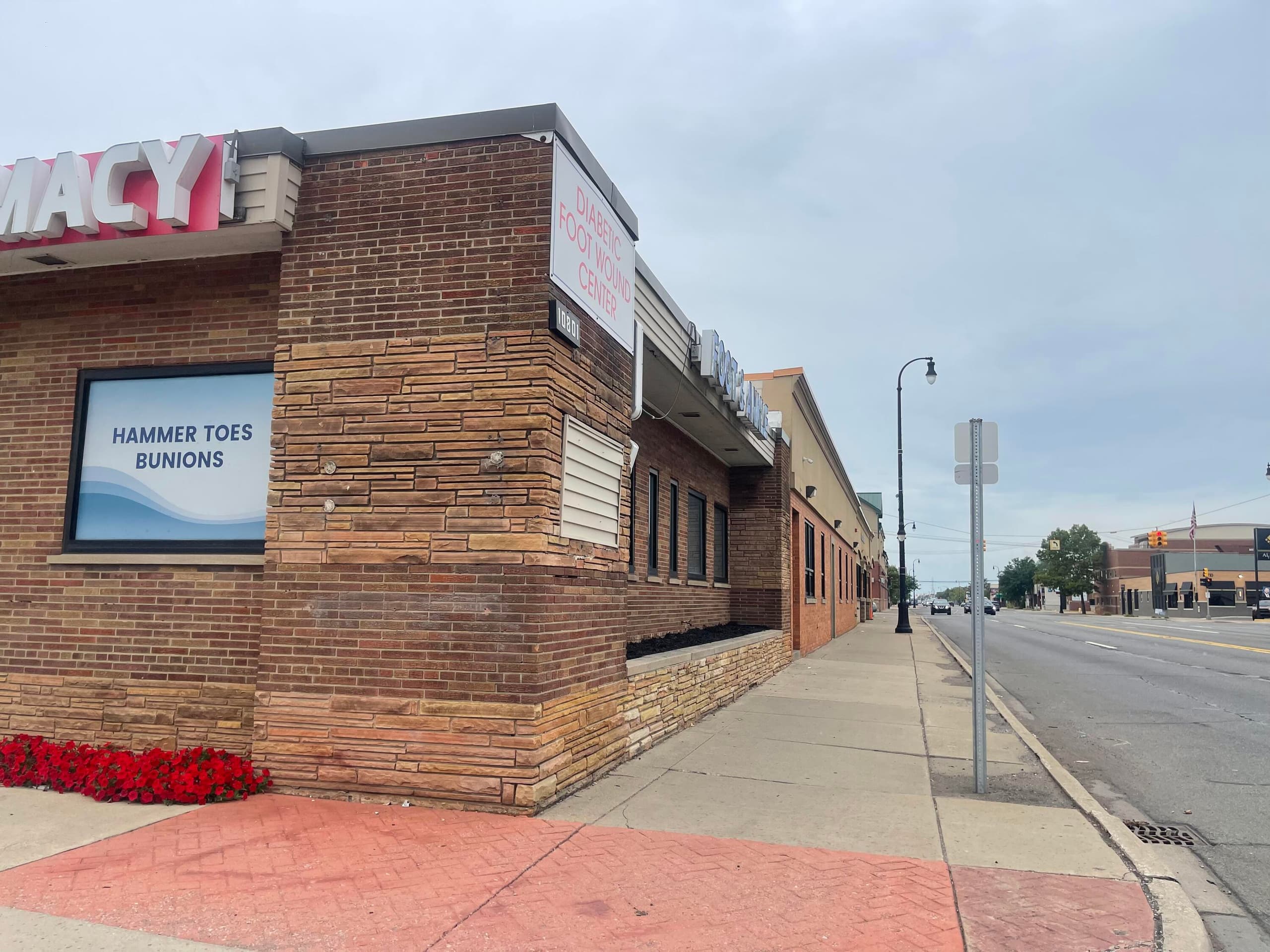 10801 W Warren, Dearborn, MI 48126
