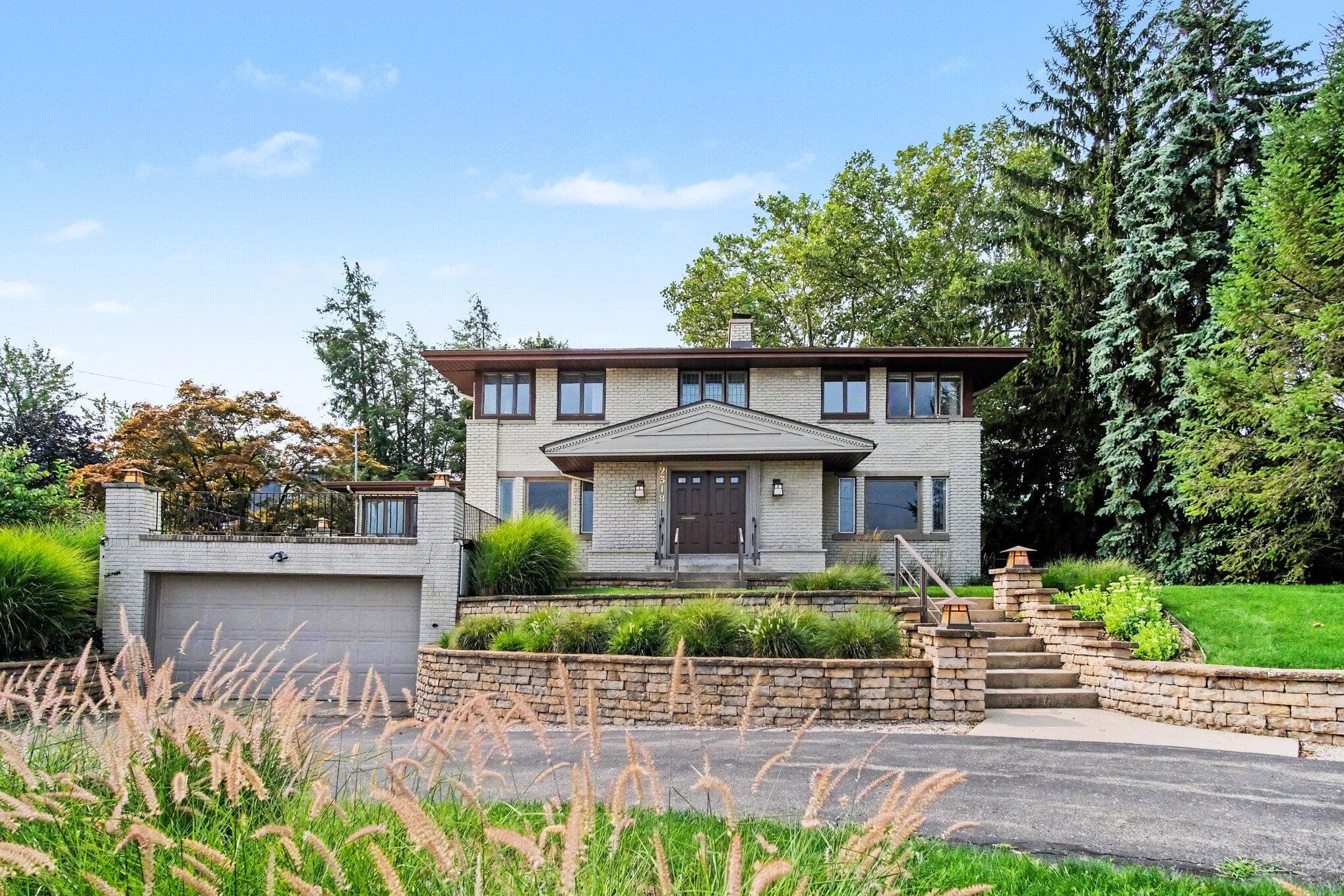 2318 Lake Drive SE, East Grand Rapids, MI 49506