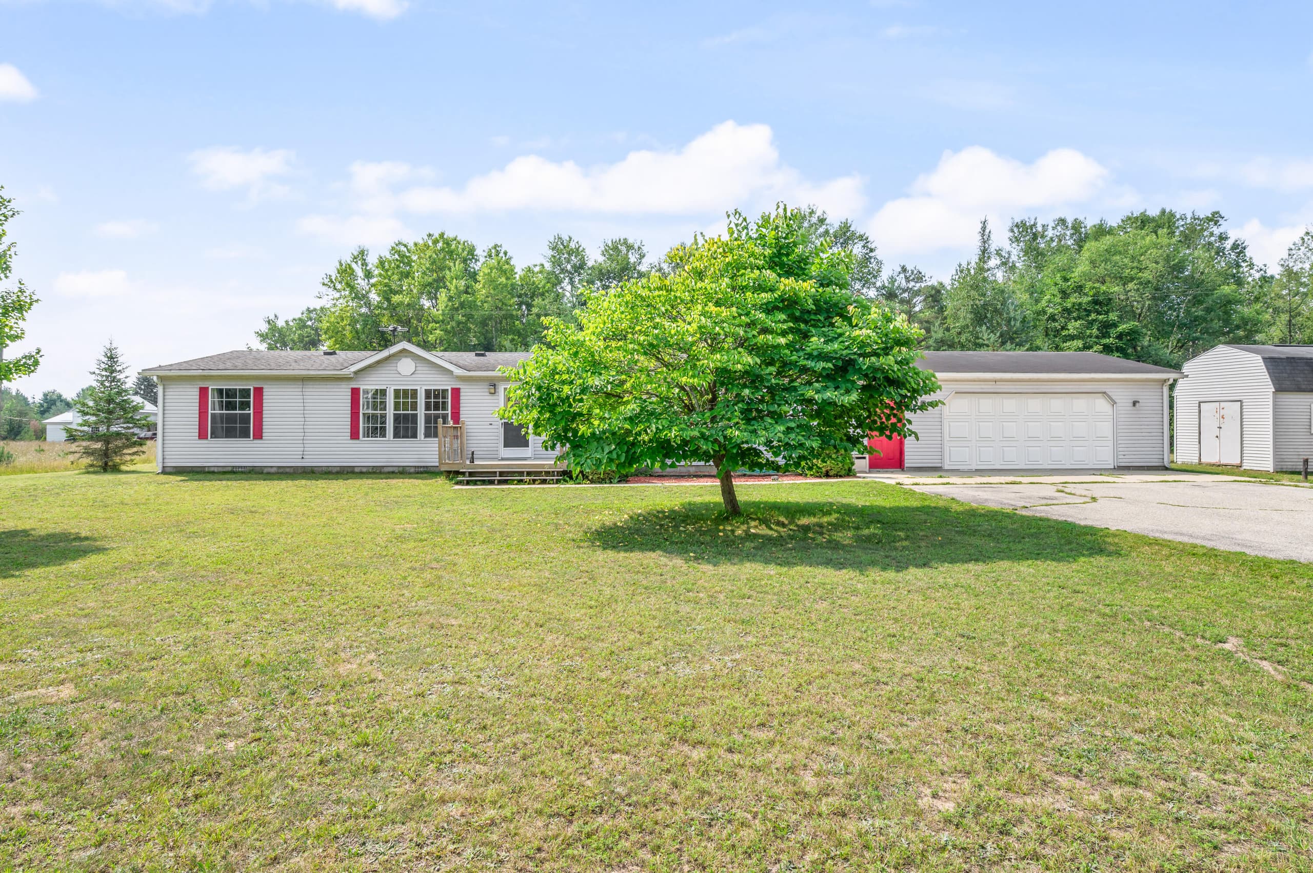 9041 7 Mile Road, Evart, MI 49631