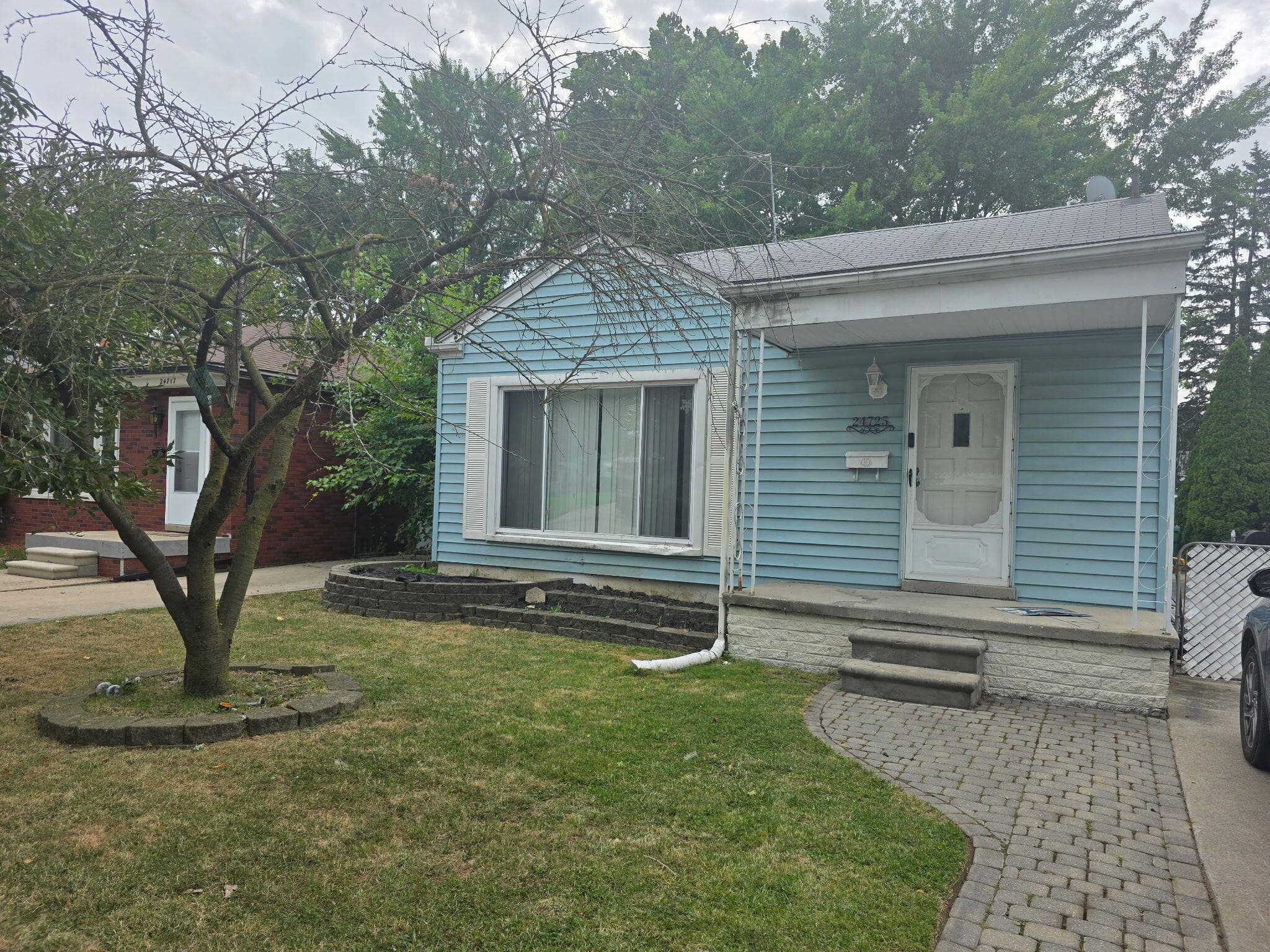24725 Saxony Avenue, Eastpointe, MI 48021