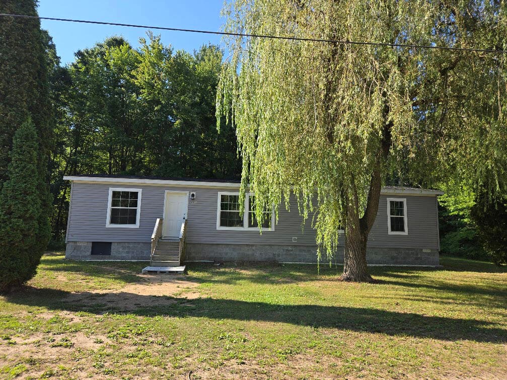685 S Bingham Avenue, White Cloud, MI 49349