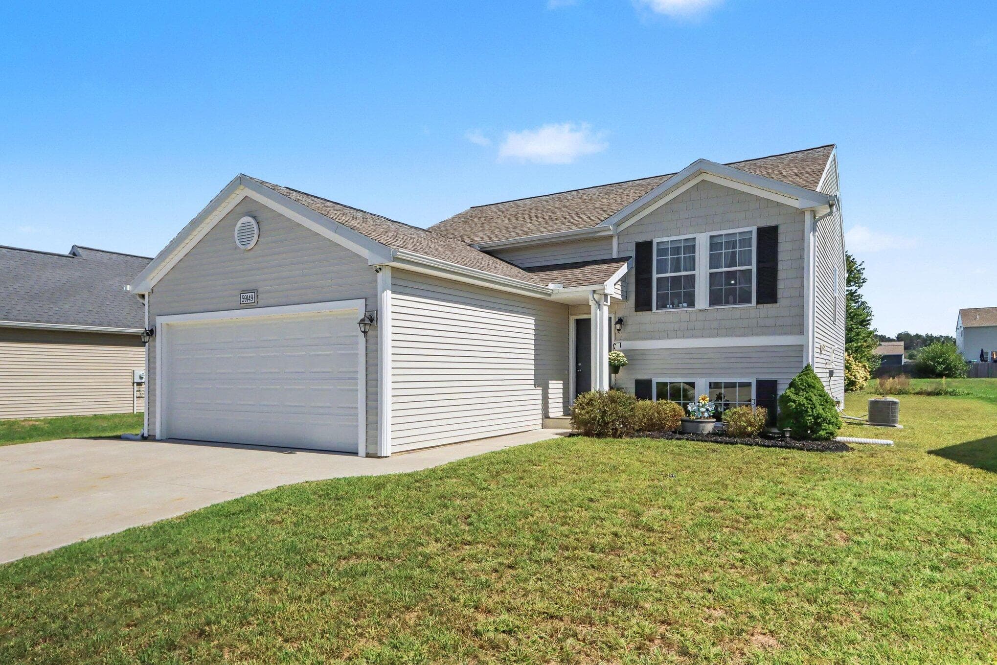 59149 Silvergrass Drive, Mattawan, MI 49071