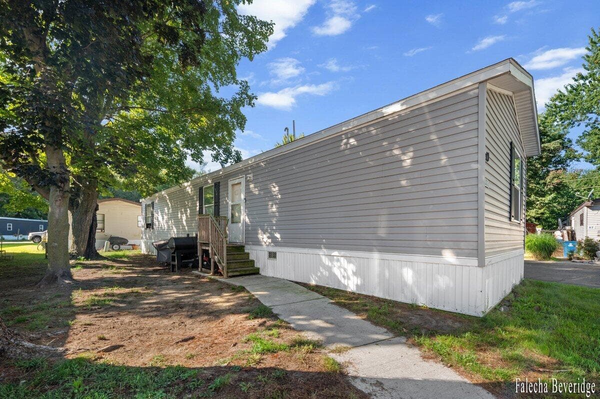 1281 E Pontaluna Road #101, Norton Shores, MI 49456