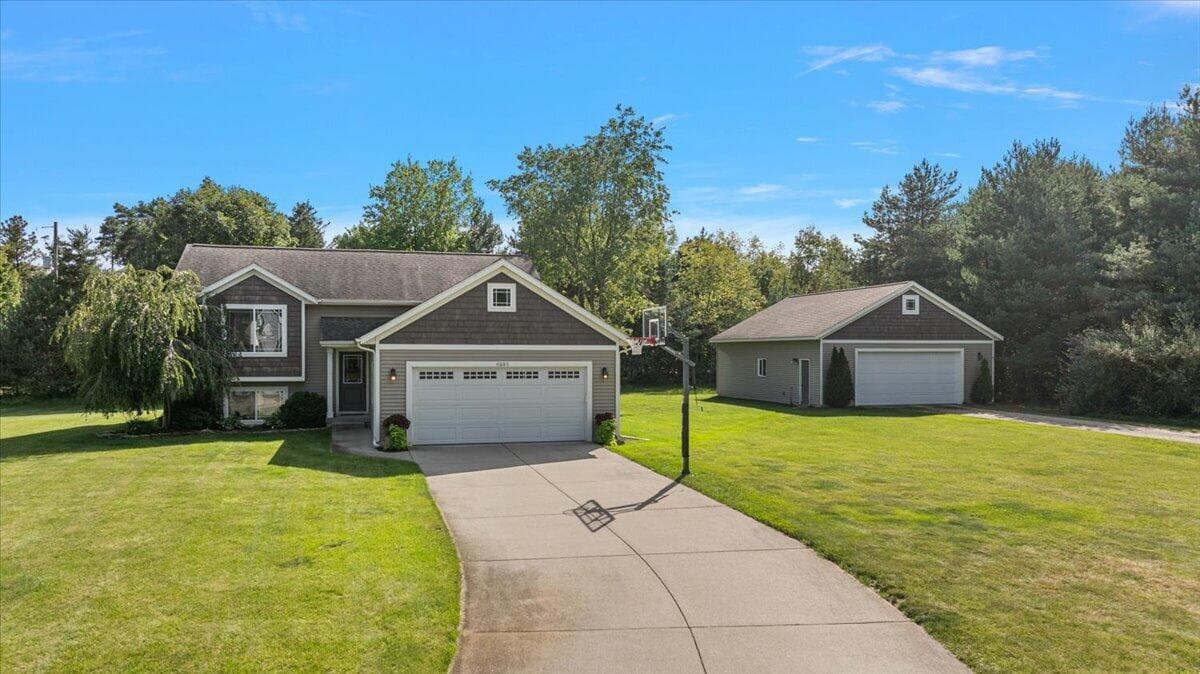 6880 Pinestead Court, Allendale, MI 49401