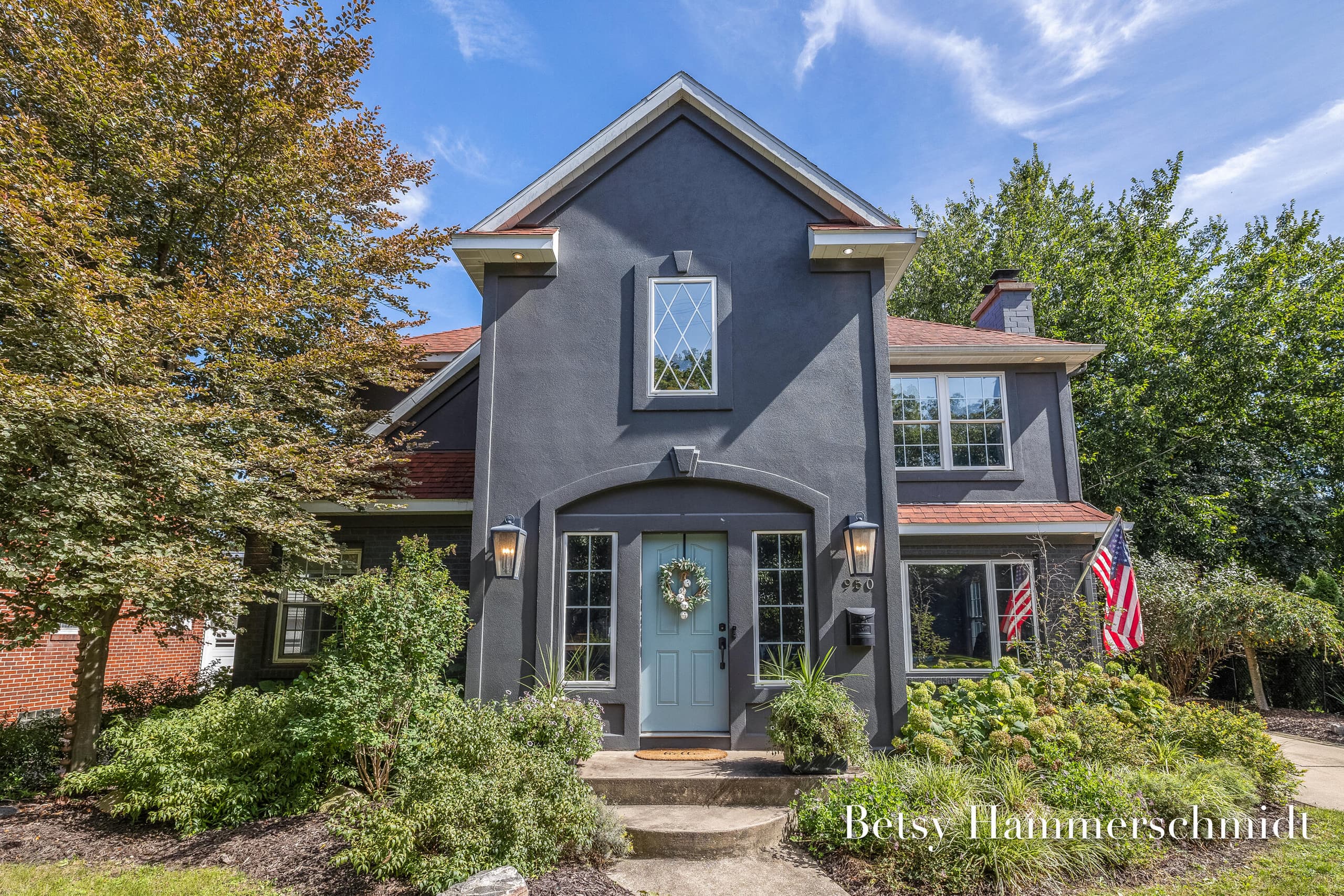 950 Bellclaire Avenue SE, East Grand Rapids, MI 49506