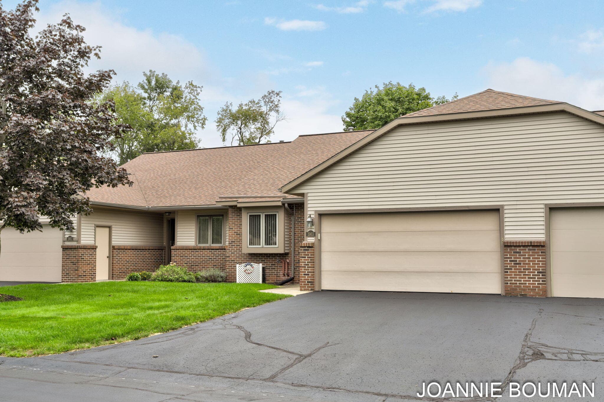 1963 Lakeview Drive, Zeeland, MI 49464