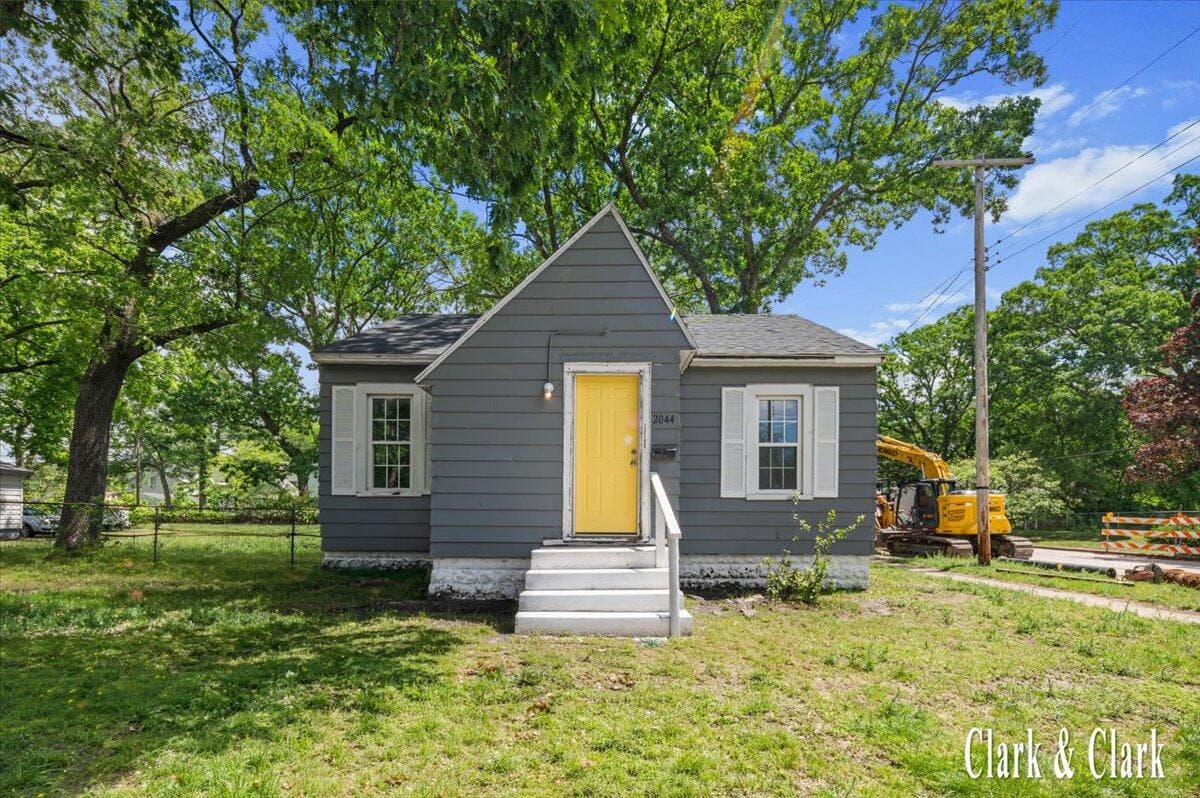 2044 Wood Street, Muskegon Heights, MI 49444