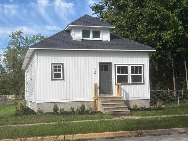 1201 Slayton Avenue, Grand Haven, MI 49417