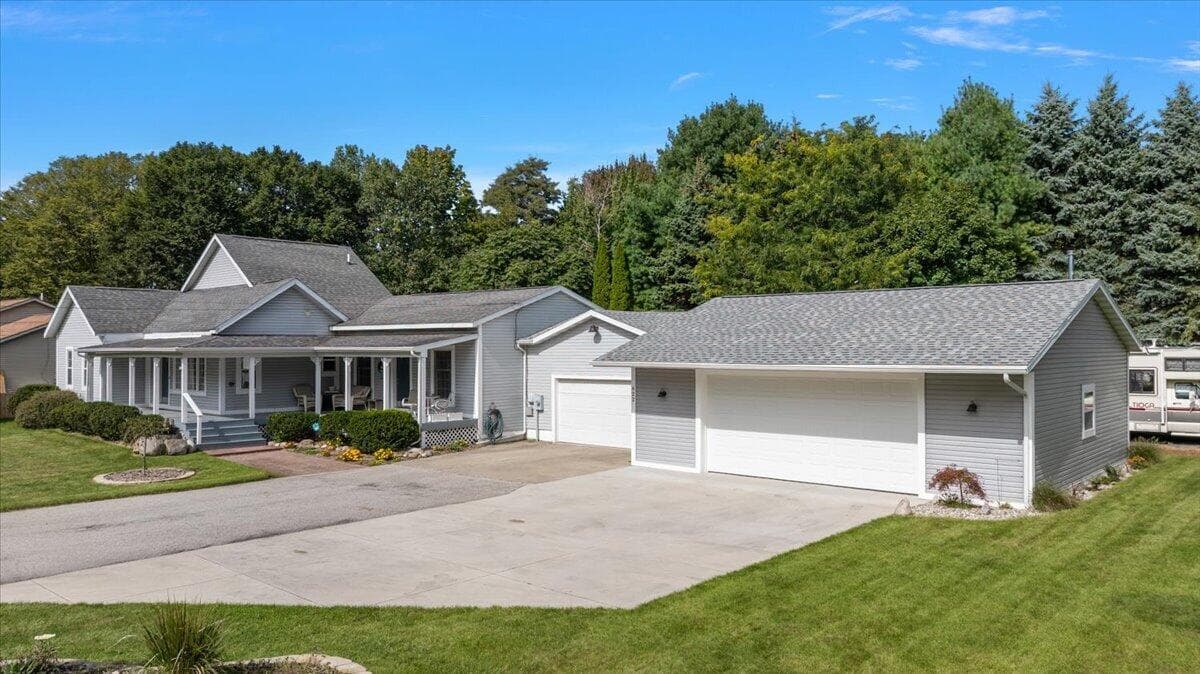 422 Randall Road, Norton Shores, MI 49441
