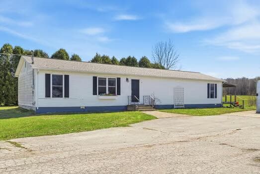 68715 66th Avenue Avenue, Watervliet, MI 49098